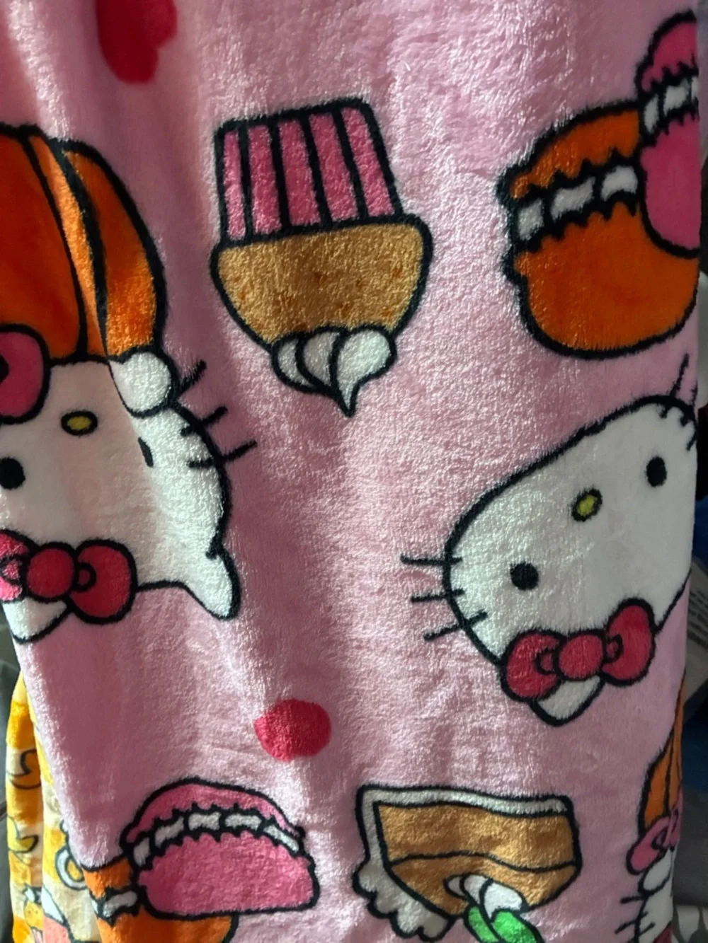 Pink hello kitty macaron & sweets plush throw blanket